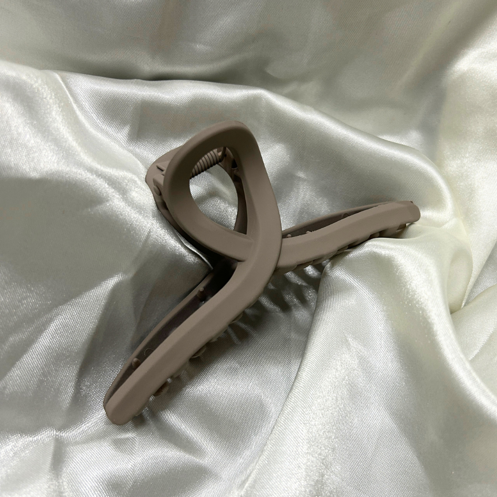 Twisted Bow Claw Clip - Brown