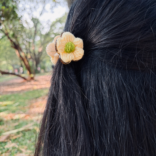 Crochet Flower Claw Clip - White