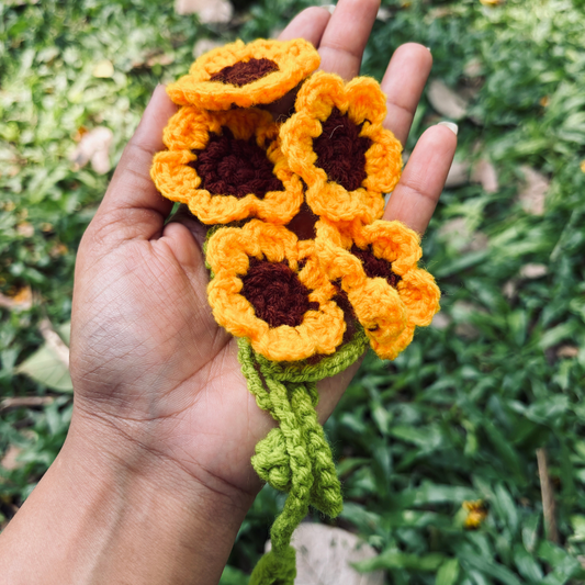 SURYAKANTI  (ಸೂರ್ಯಕಾಂತಿ / सूर्यकांति) - Sunflower Crochet Gajra
