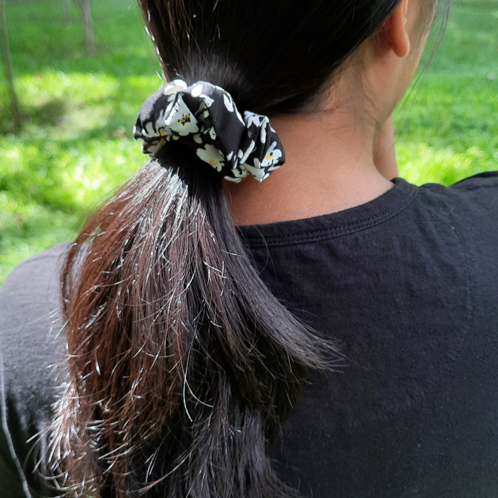 Daisy Print Scrunchie