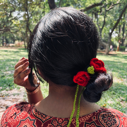 GULAABI  (ಗುಲಾಬಿ / गुलाबी) - Rose Crochet Gajra