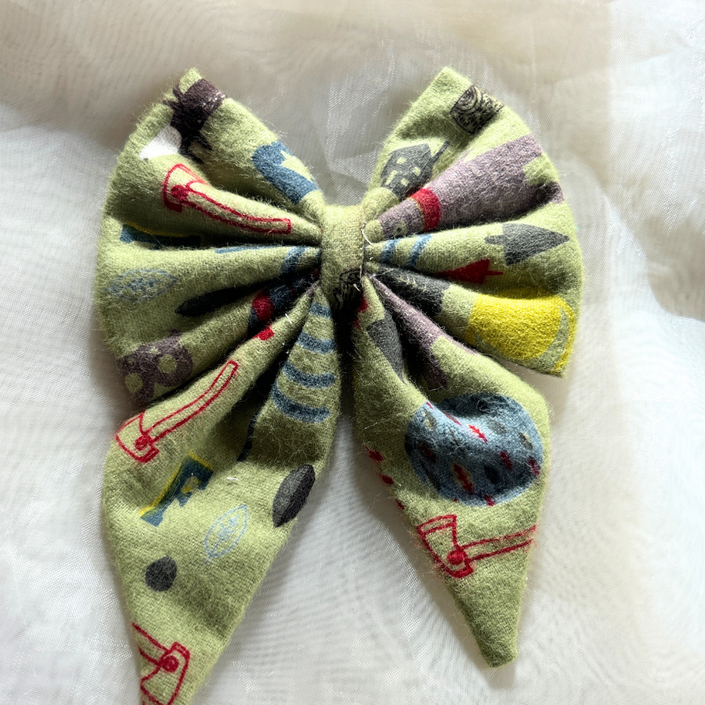 Green Prints Pigtail Bow