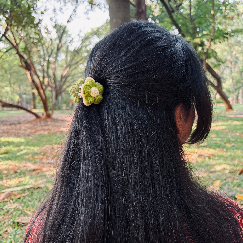 Crochet Flower Claw Clip - Green