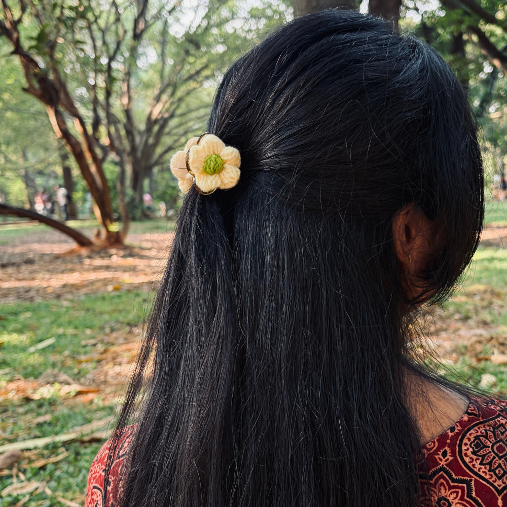 Crochet Flower Claw Clip - White