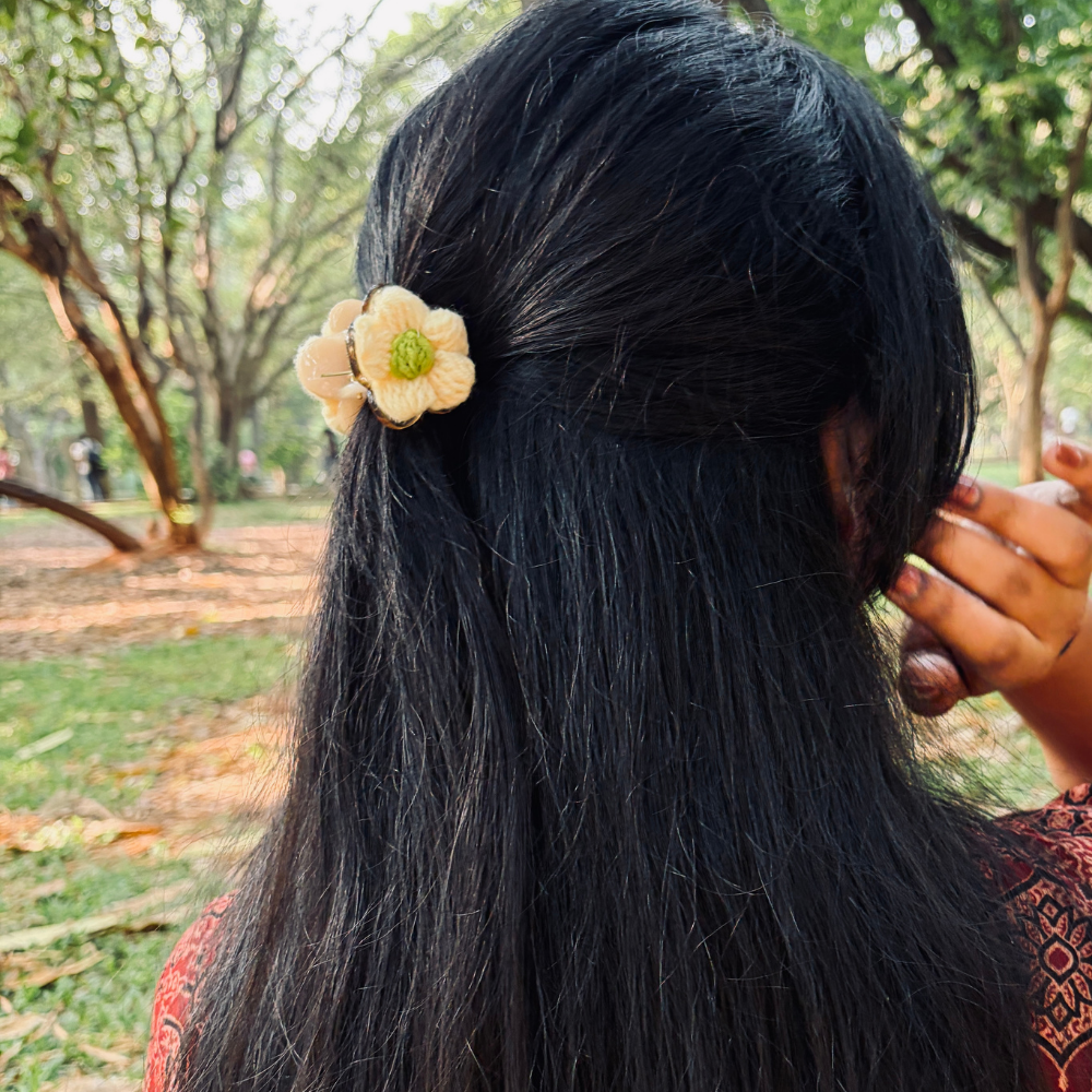 Crochet Flower Claw Clip - White