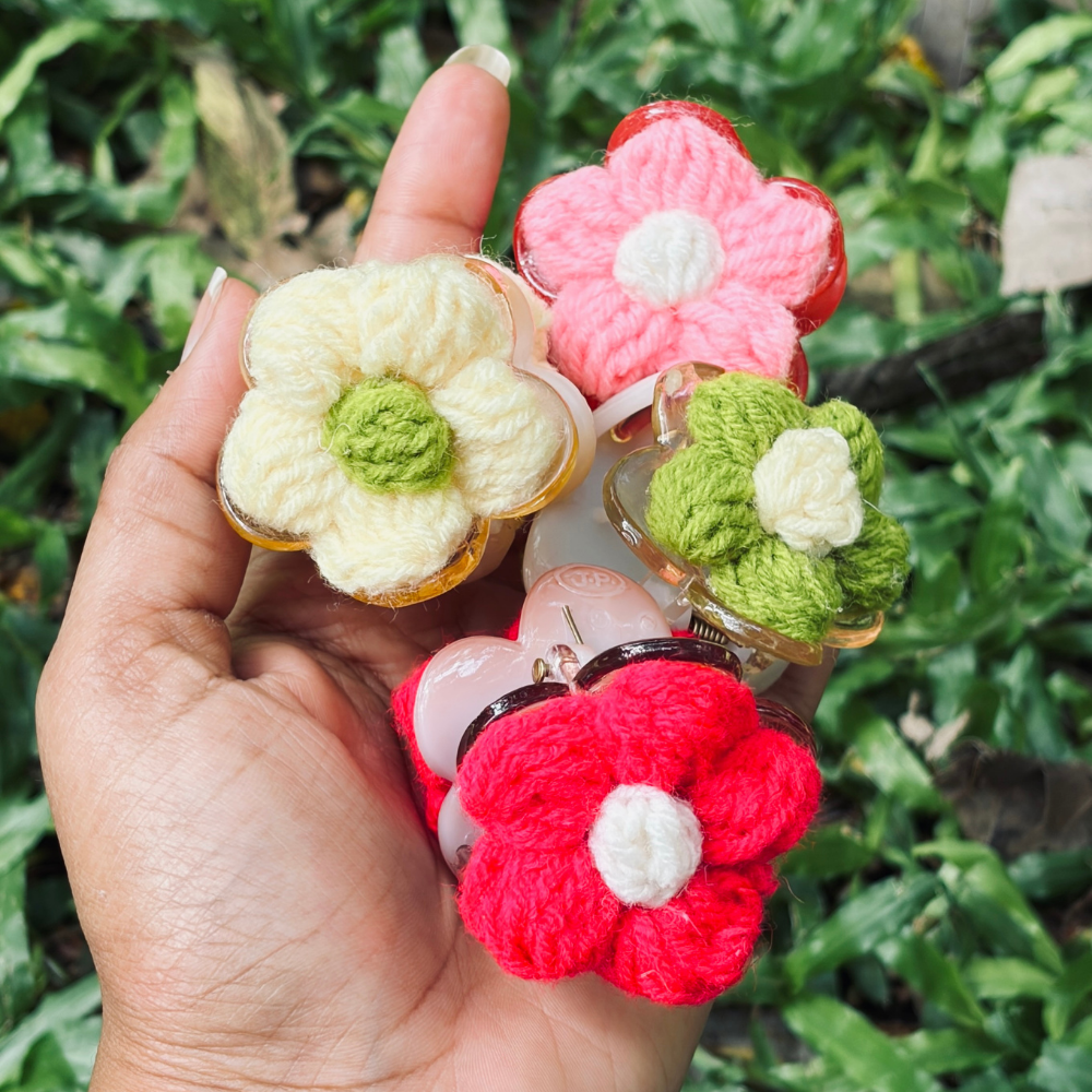 Crochet Flower Claw Clip - White
