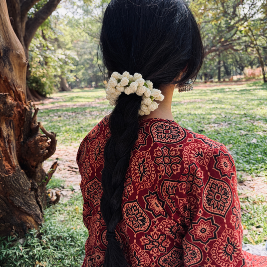 MALLIKA (ಮಲ್ಲಿಕಾ / मल्लिका) - White Crochet Gajra