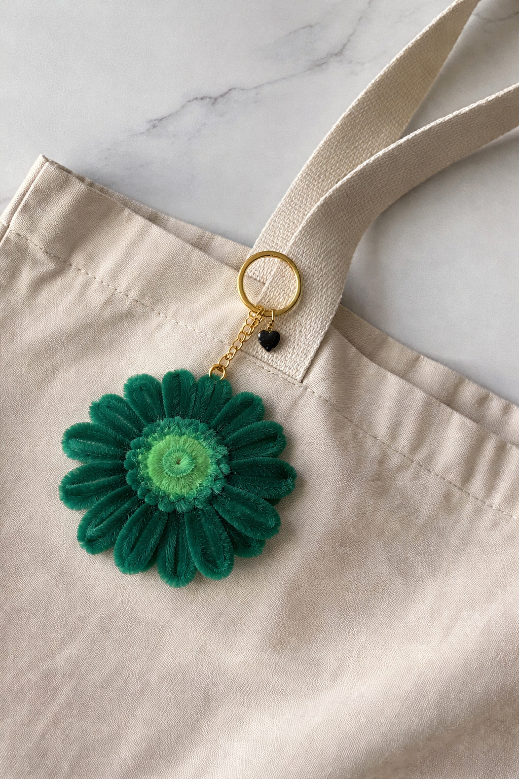 Dark Green Daisy Keychain - Pipe Cleaner Straw Collection