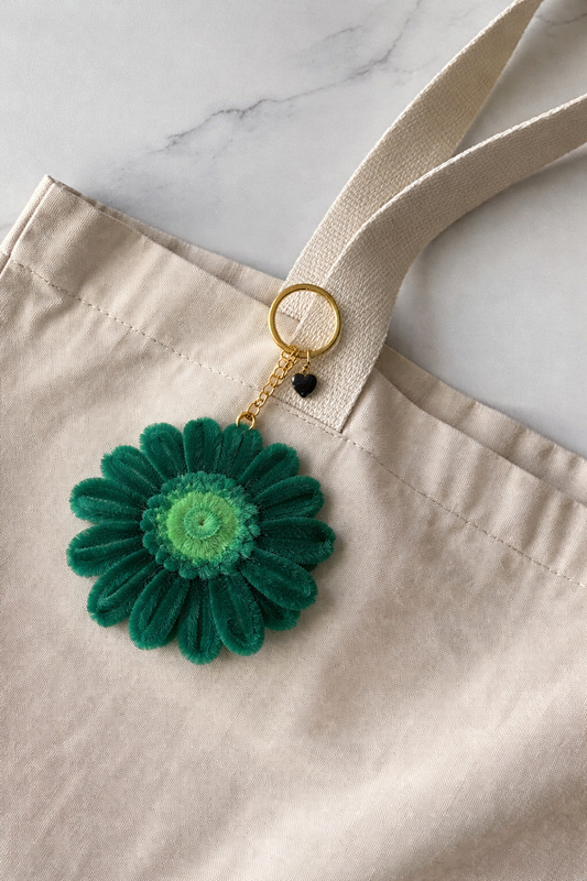 Dark Green Daisy Keychain - Pipe Cleaner Straw Collection